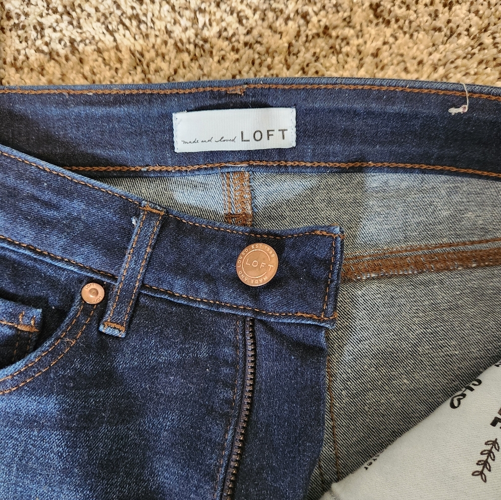 LOFT curvy skinny dark wash with destroyed hem - Picture 5 of 8